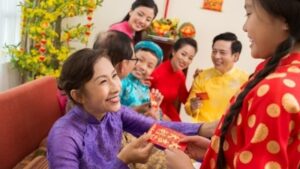 L’enveloppe rouge : Une tradition incontournable du Tet au Vietnam