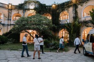 Vêtements sur mesure en 24 heures à Hoian : L’art de la couture rapide et de qualité